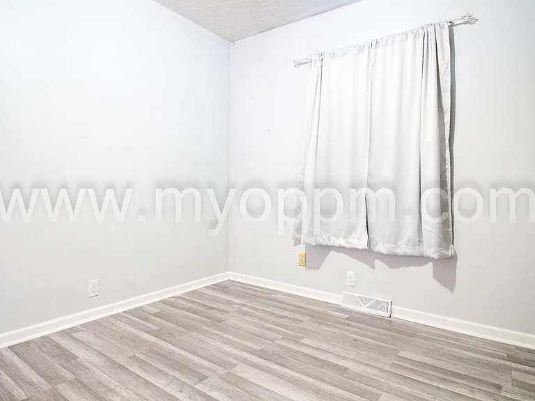 6711 S 75th Ave — Photo 16
