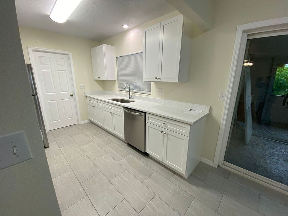 1st image of 640 Poinsettia Dr