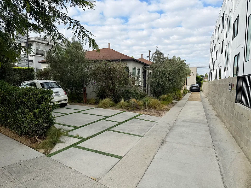 1831 S Redondo Blvd #1831/12