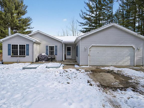 3rd image of 22092 Clear Lake Rd