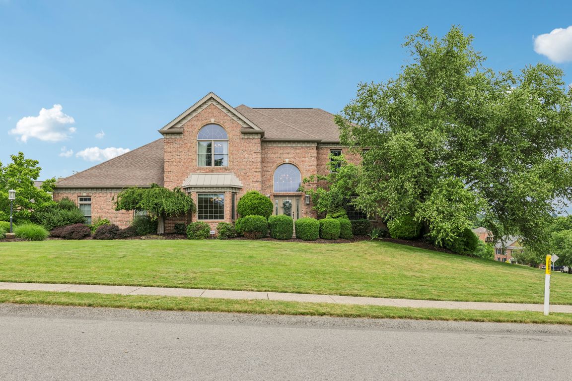 Crestwood Dr-S0907-001.jpg