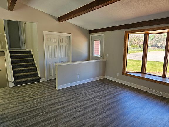 3rd image of 748 82nd Ave NE
