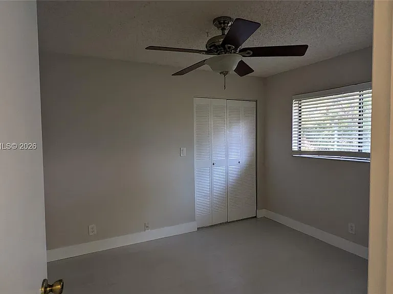 460 Lakeview Dr #4 — Photo 14