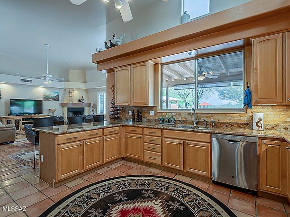 3rd image of 7930 S Avenida De Pina