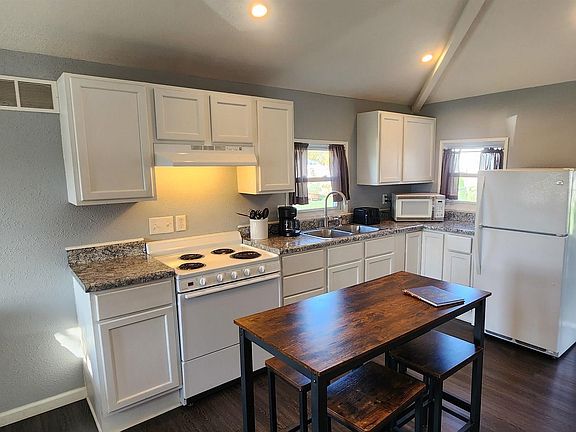 3rd image of 228 N Pekin Ln