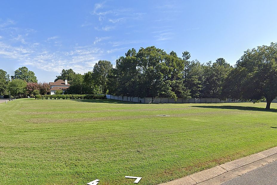 2nd image of Stoneleigh Pl