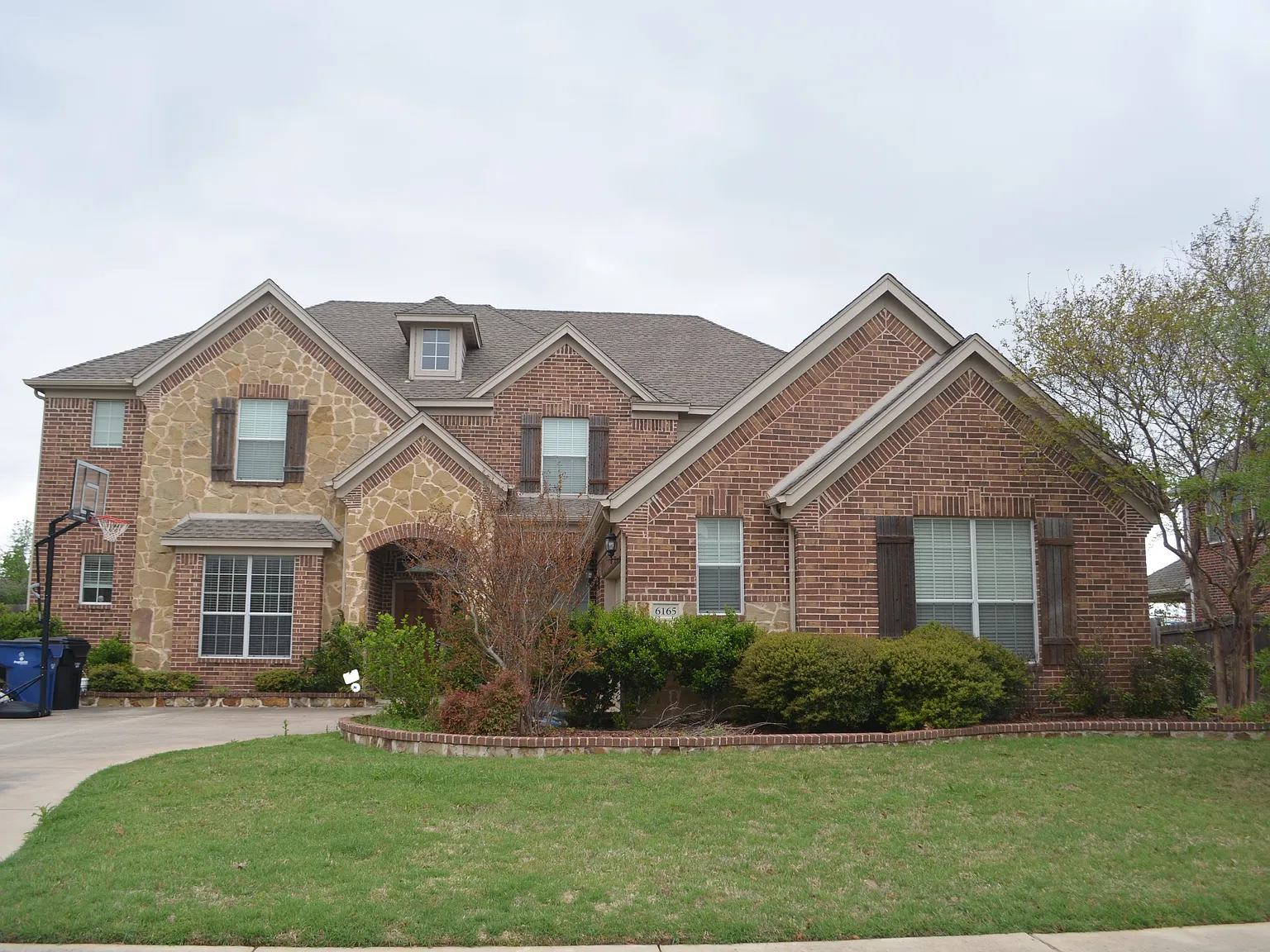 4 bed, 3689 sqft, $3,950 — Photo 1