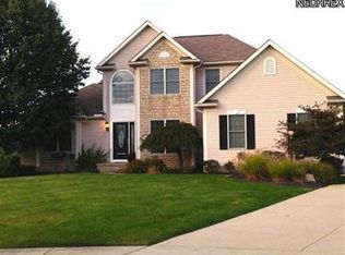 241 Kingston Dr, Aurora, OH 44202
