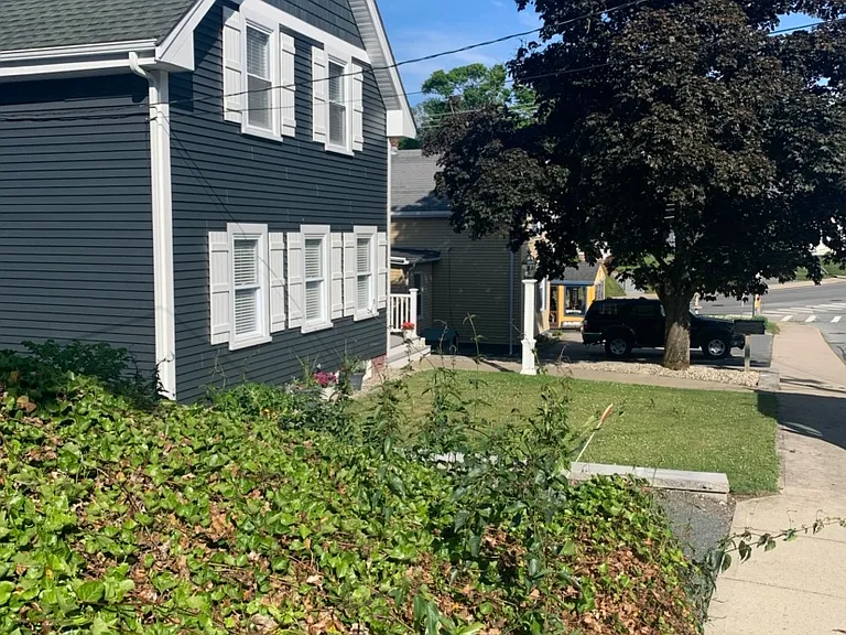 Mayflower St — Photo 1