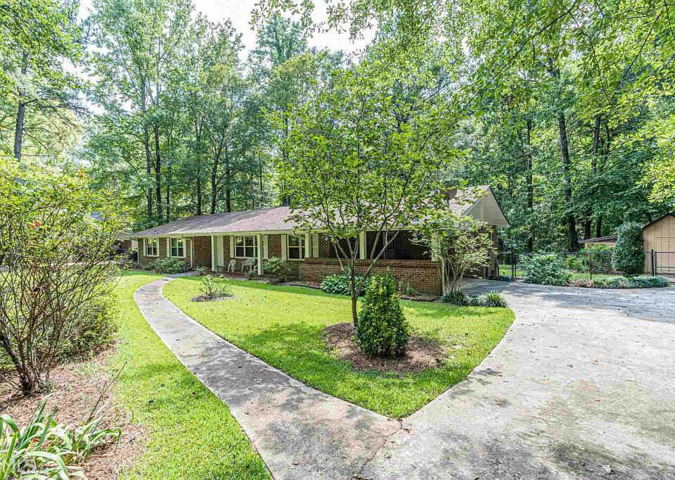 1st image of 132 Windsor Dr