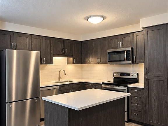 2nd image of 1989 Ottawa St S #40