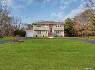 18 Barnes Rd, Manorville, NY 11949