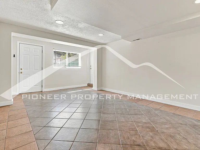 4215 W Byron Pl — Photo 21