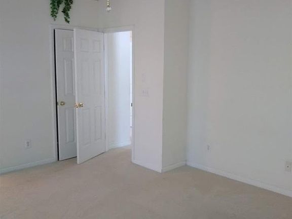 3rd image of 103 Corbin Hill Cir
