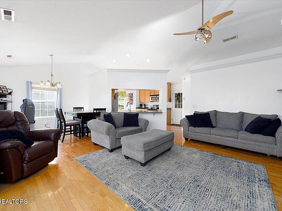 5th image of 186 Country Way Rd