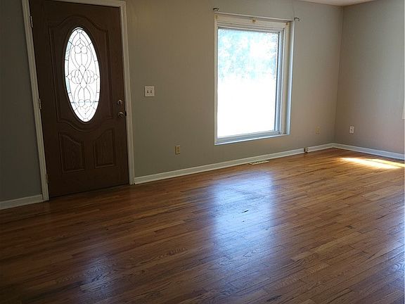 3rd image of 236 Tyler Ave