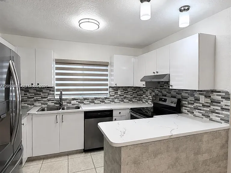 242 E 3rd St #205 — Photo 7