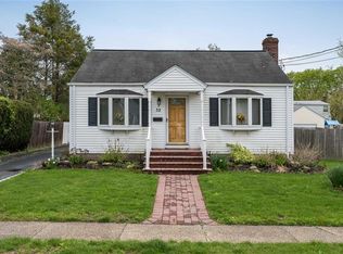 32 Leyden St, Huntington Station, NY 11746