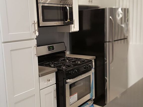 4th image of 1132 S Oakhurst Dr #8