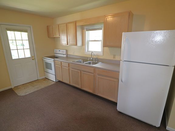 2nd image of 212 NW H St