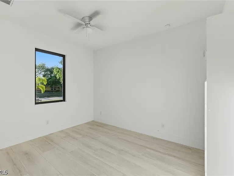 3629 SW Santa Barbara Pl — Photo 9