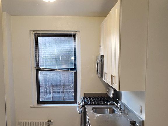 4th image of 4323 42nd St #207