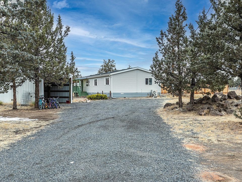 1st image of 4240 SE Umatilla Loop