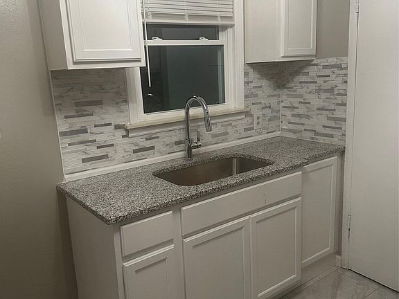 5th image of 20065 Southfield Rd