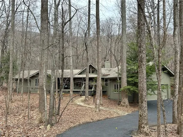 358 Wake Robin Dr, Jasper, GA 30143
