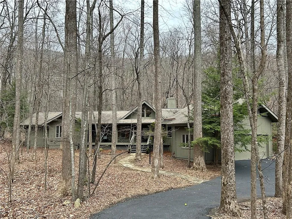 358 Wake Robin Dr photo 1