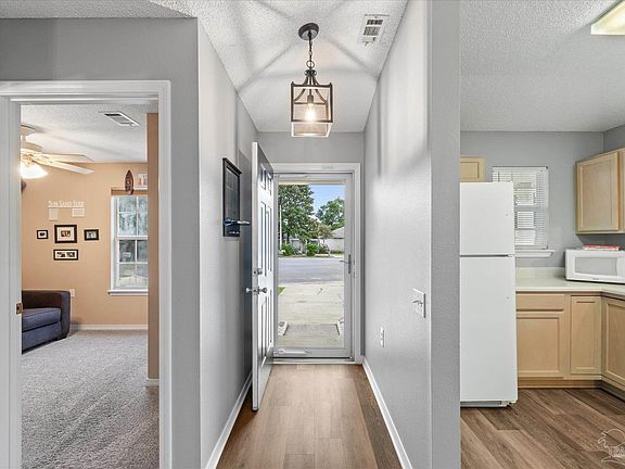 5th image of 1012 Towle Cir