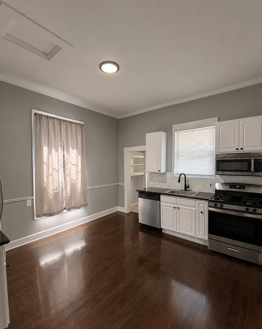1/2 Off First Month's Rent, 3Bdrm, 1bath — Photo 2