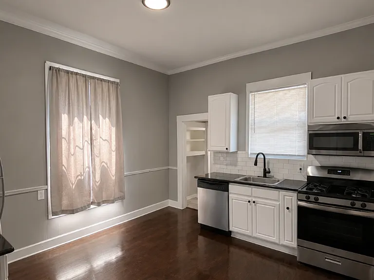 2525 Filbert St — Photo 2