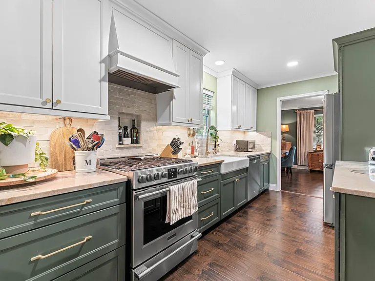 9854 Estate Ln — Photo 8