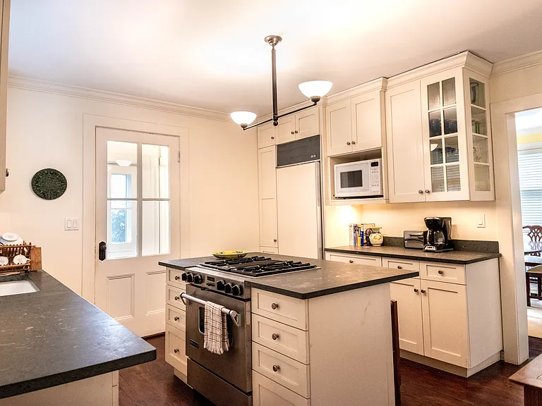 58 Layton Ave — Photo 14