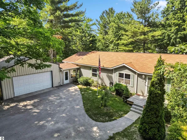 6732 Hickory Dr, Kewadin, MI 49648