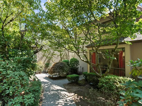 3101 McNary Pkwy APT 8, Lake Oswego, OR 97035
