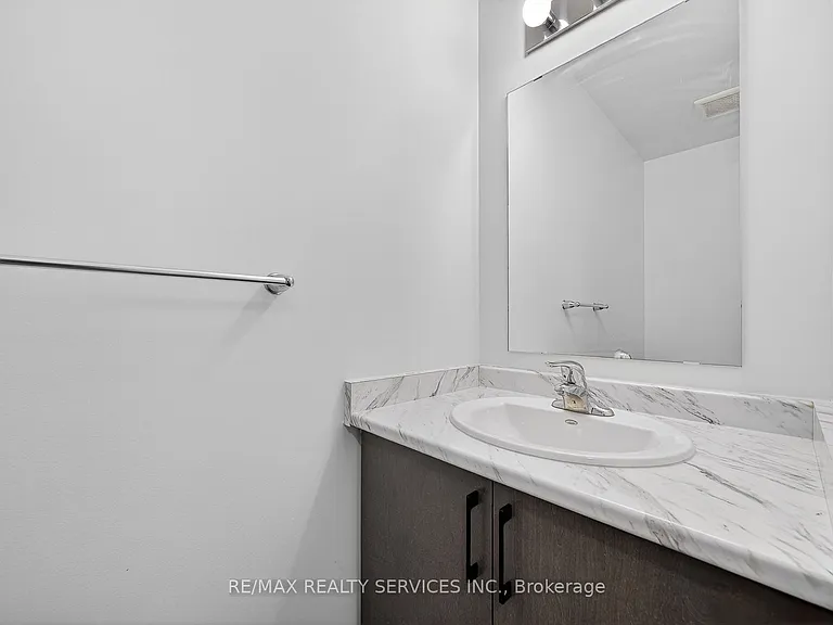 95 Queensbrook Cres — Photo 7