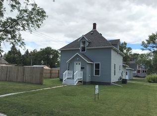 610 2nd St N, Carrington, ND 58421