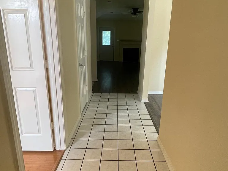 2104 Jasmine St — Photo 2