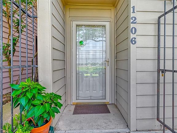2nd image of 800 Country Place Dr #1/206