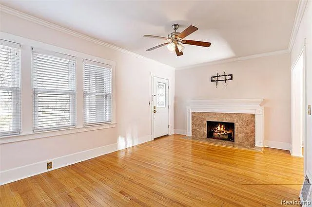 Hardwood floors throughout most of home. - 401 Catalpa Dr