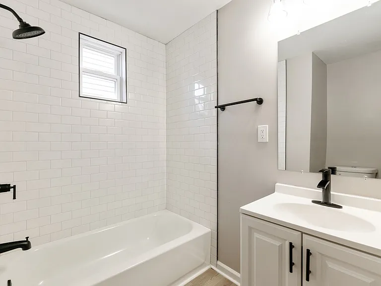 2045 Briarwood Ave — Photo 2