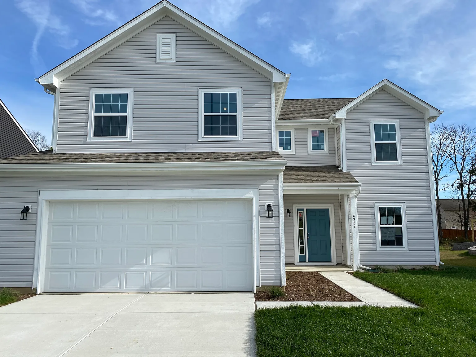 4 bed, 2.5 bath, 2150 sqft, $2,200 — Photo 2