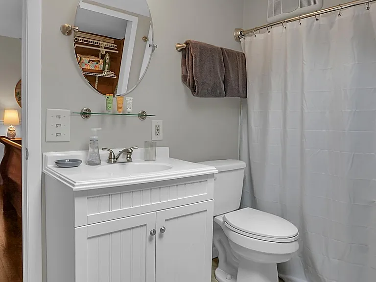 1152 Camden St — Photo 12