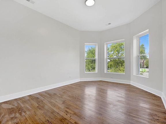 2nd image of 4927 S Prairie Ave #1S