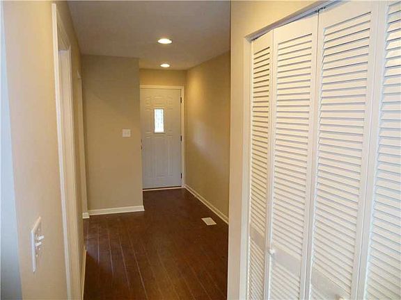 5th image of 912 Partridge Pl