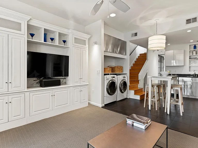 1829 5th St NW #Penthouse 3 — Photo 2