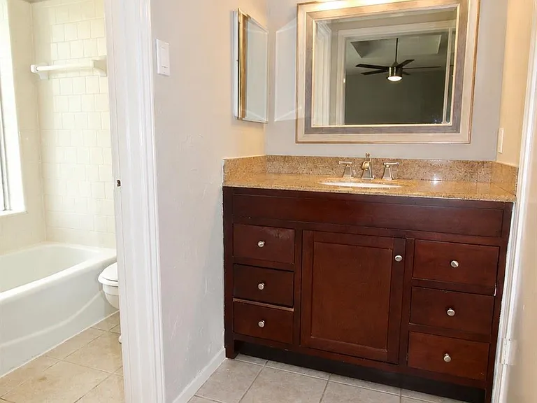 13511 Brook Hollow Dr — Photo 7