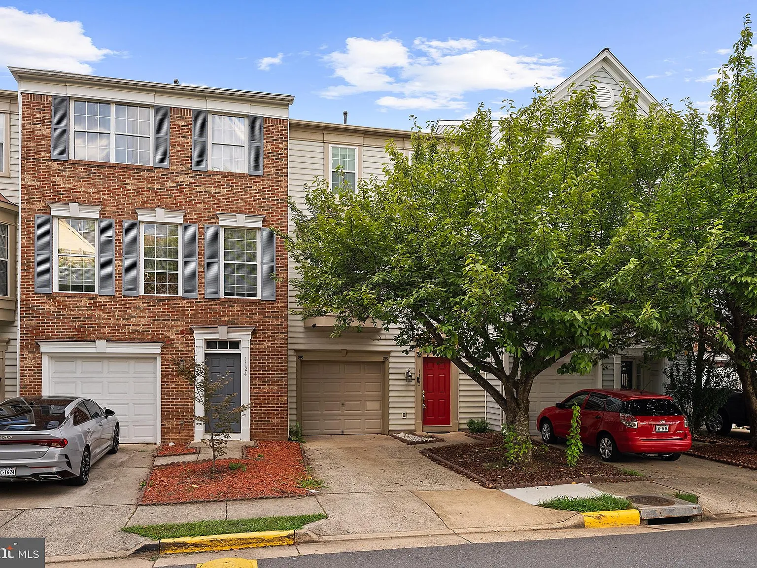 3 bed, 4.0 bath, 1454 sqft, $3,200 — Photo 1